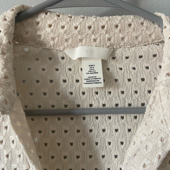 H&M Cream/White V-Neck Long Sleeved Shirt - Picture 2 of 3